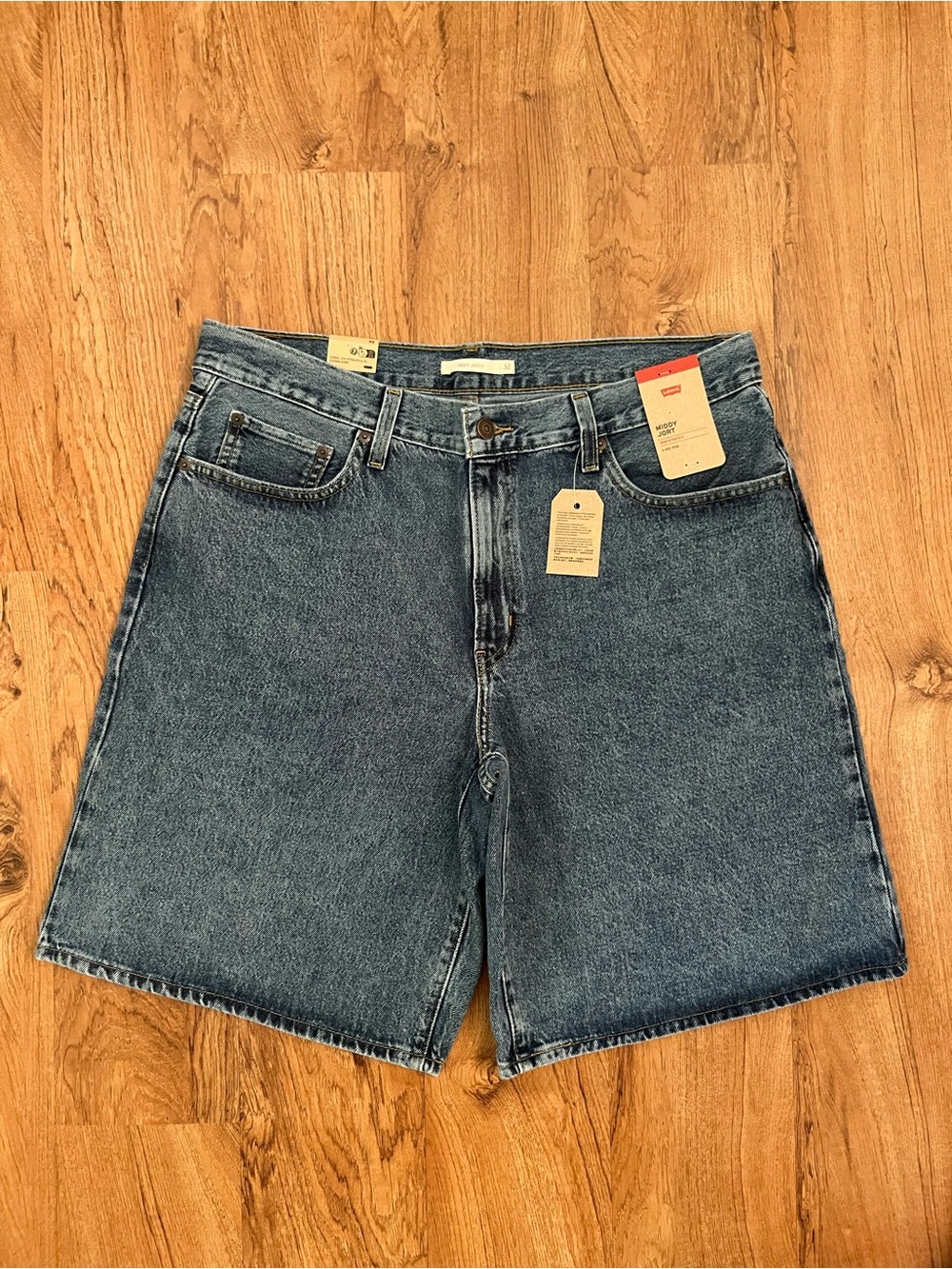 NWT Levi’s Middy Jorts